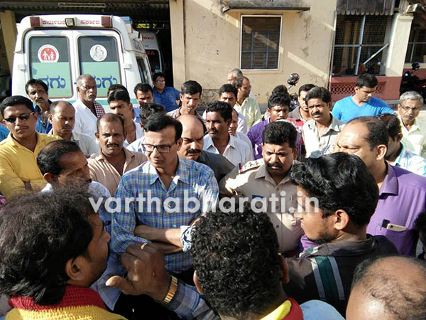 ಕುಂದಾಪುರ ತಾಲೂಕು ಆಸ್ಪತ್ರೆ ಅವ್ಯವಸ್ಥೆ ವಿರೋಧಿಸಿ ಪ್ರತಿಭಟನೆ